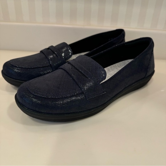 Clarks Cloudsteppers Ayla Slip On Loafer Flats - Picture 6 of 16
